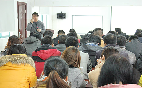 安邦邀請(qǐng)著名經(jīng)濟(jì)學(xué)教授陸滿平來(lái)企做“融資上市”培訓(xùn)(圖1)