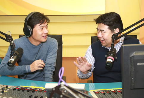 百度公司董事長(zhǎng)兼CEO李彥宏做客《企業(yè)家說(shuō)》，談當(dāng)政協(xié)委員責(zé)任比壓力大(圖1)