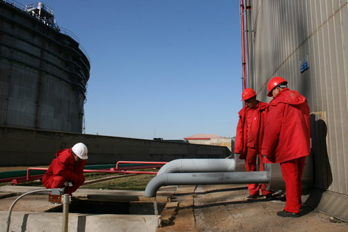 管道公司鐵嶺輸油站展開電伴熱系統(tǒng)設(shè)備維護檢查(圖1)